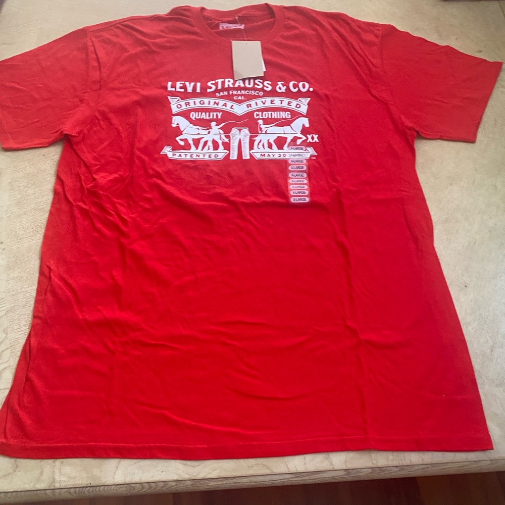 Levi, T-shirt  sz XL Red